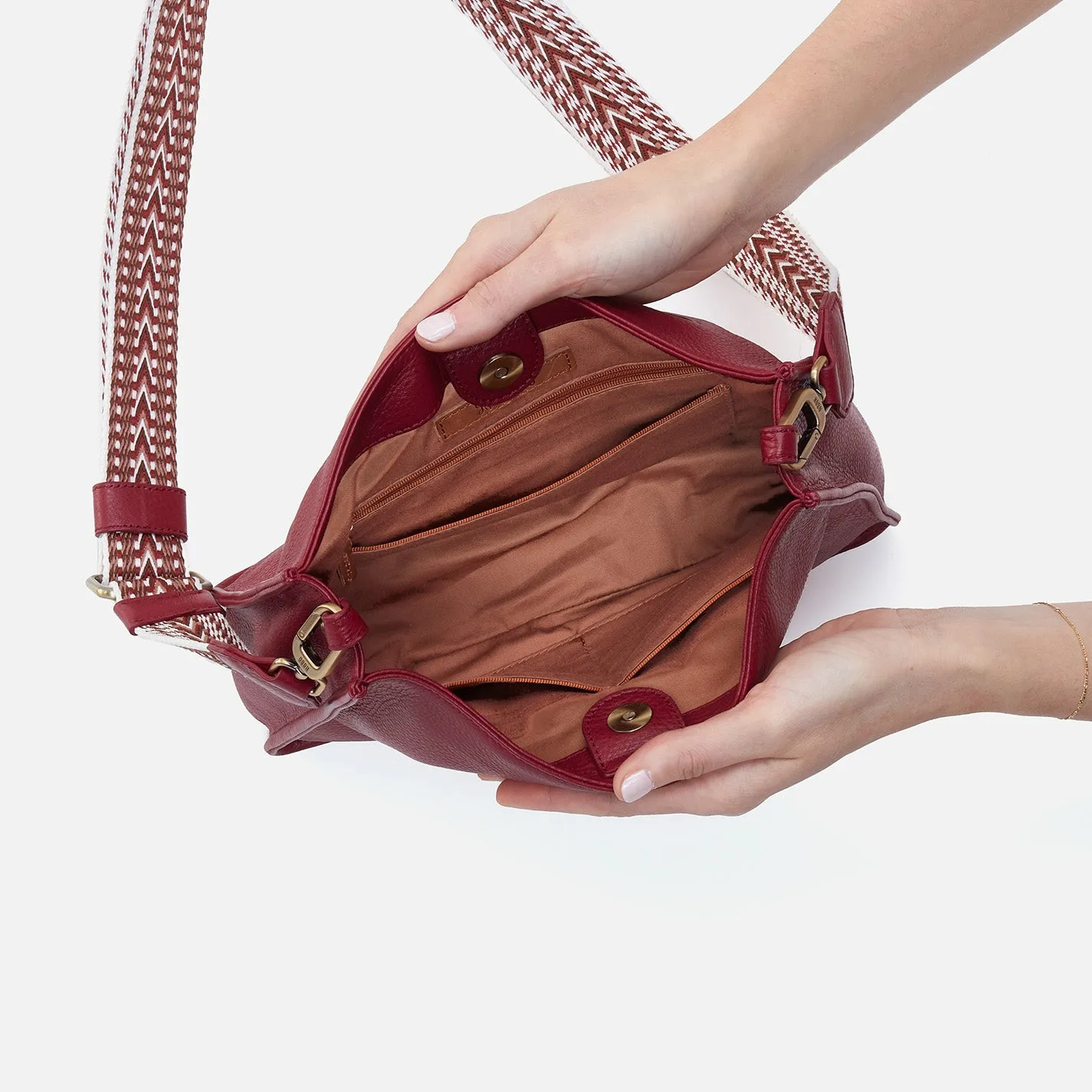 Cass Crossbody In Pebbled Leather - Wine