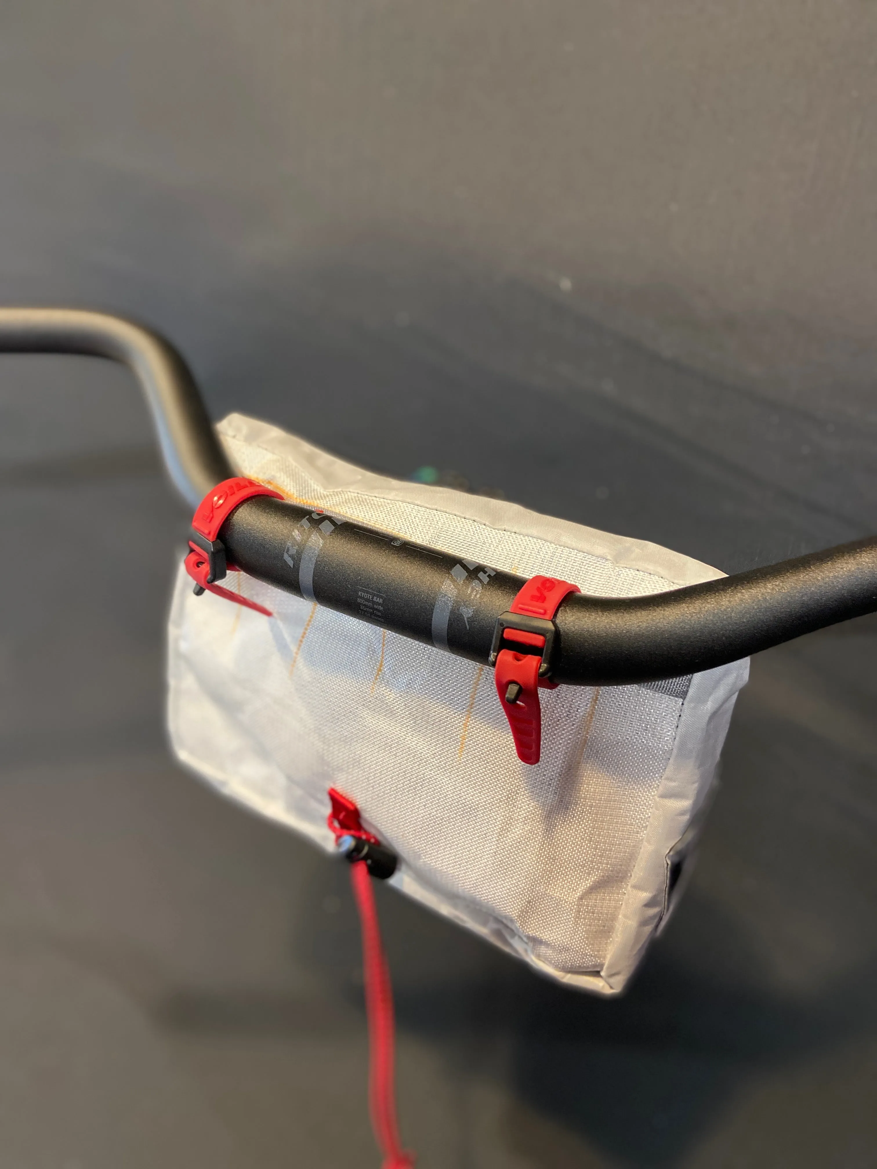 flag handlebar bag