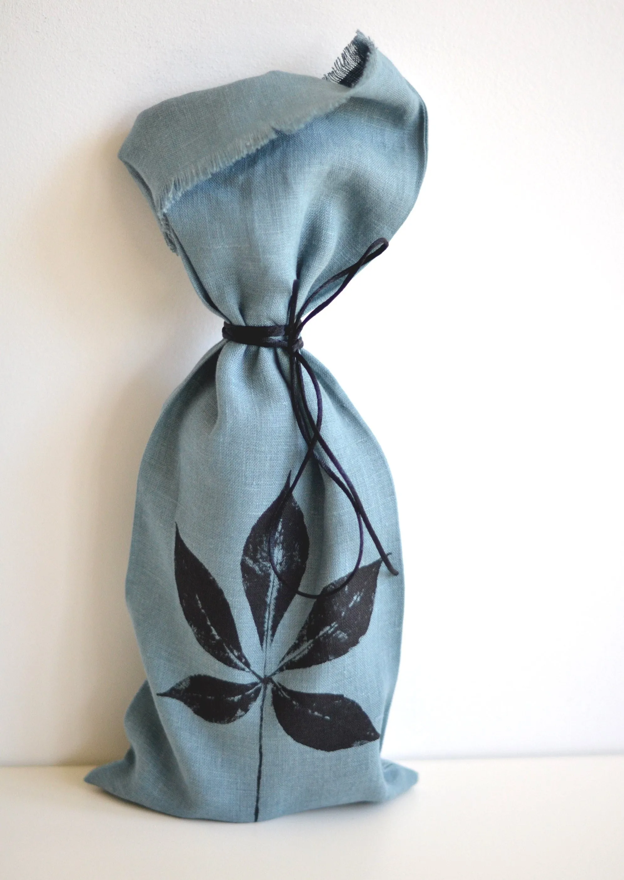 Linen Creeper Wine Bag