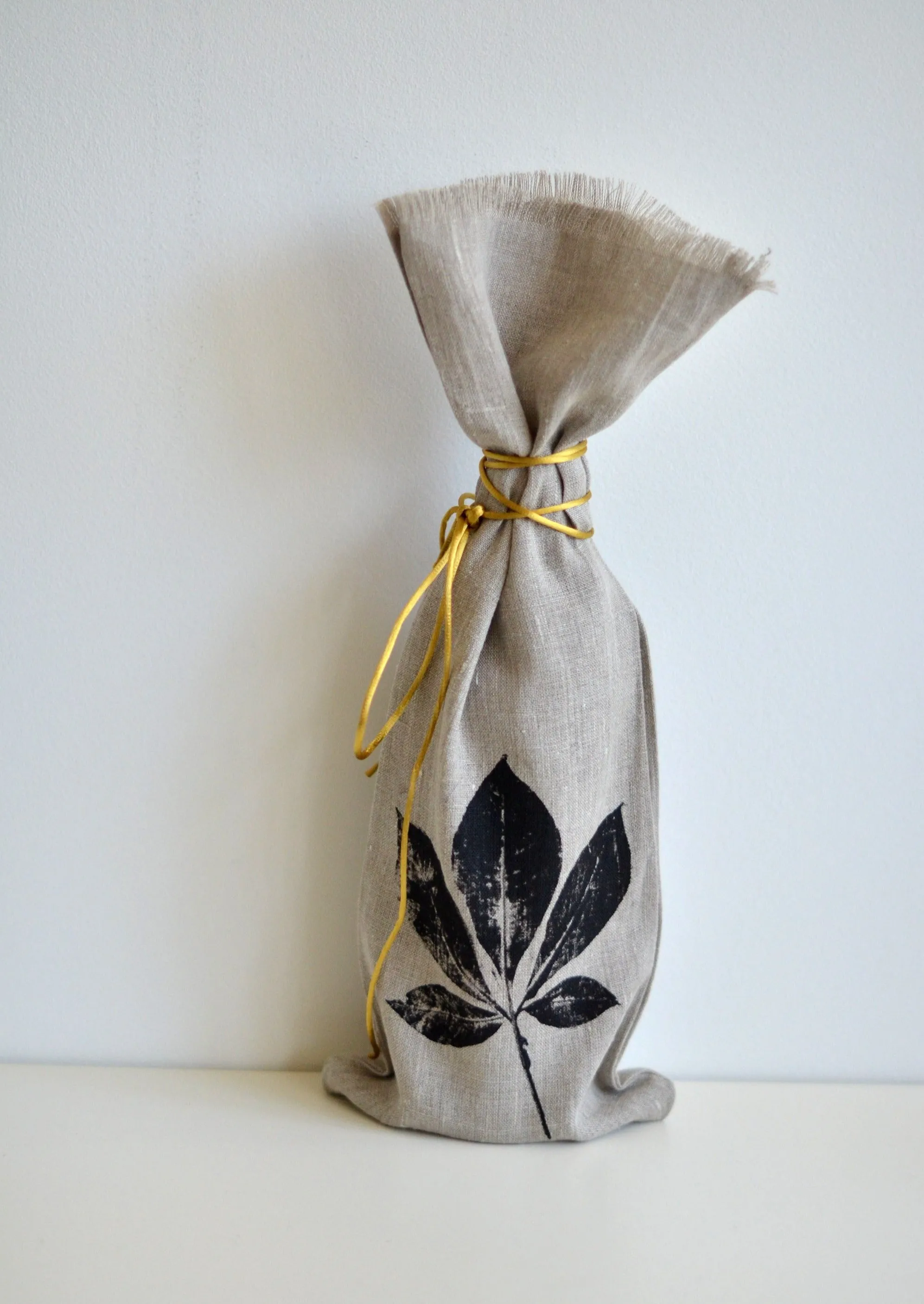 Linen Creeper Wine Bag